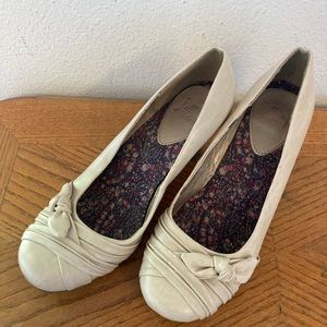 JELLY POP Cream Tone Kitten Heels Size 8.5